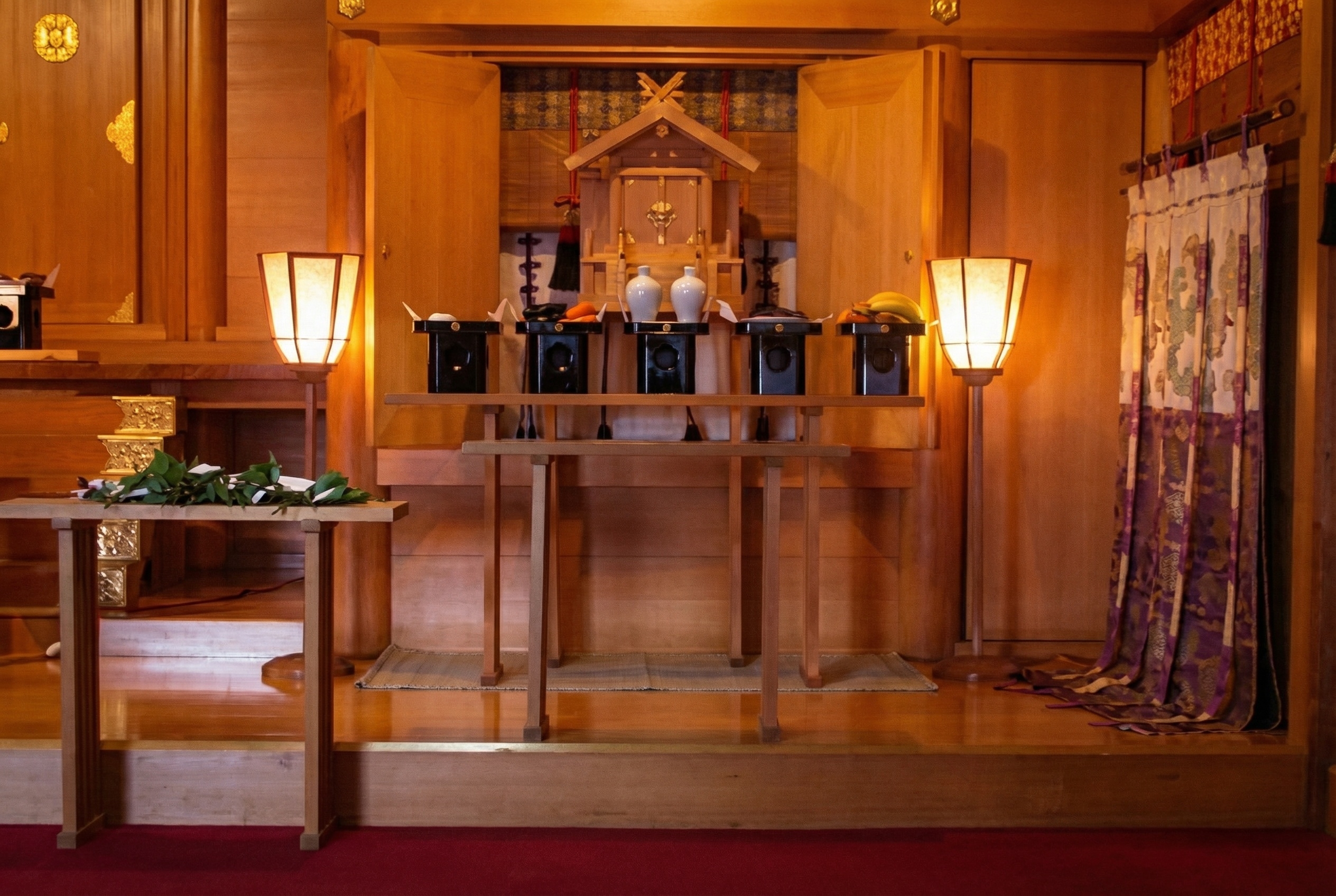 拝殿内部